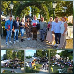 Gruppenfoto von Menschen in einer Outdoor-Umgebung. Einige halten Tassen. Der Hintergrund zeigt Zelte, Grünflächen und einen Veranstaltungsbereich. Kleinere Bilder zeigen Menschen in Outdoor-Bereichen mit Zelten und gehende Menschen.