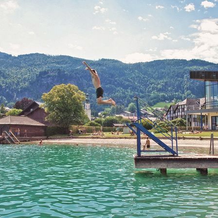 Bild enthält, Summer, Water, Waterfront, Outdoors, Shelter, Nature, Scenery, Tree, Person, Swimming