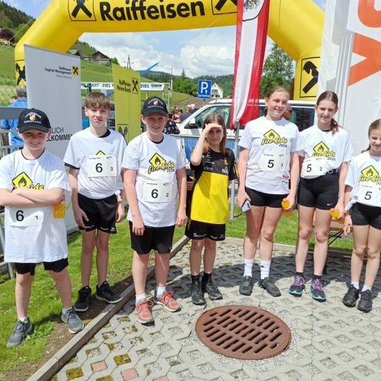 Bild enthält, Shorts, People, Person, T-Shirt, Female, Girl, Teen, Boy, Child, Male