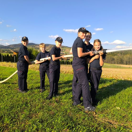 Bild enthält, Field, Grass, People, Person, Adult, Male, Man, Photography, Female, Woman