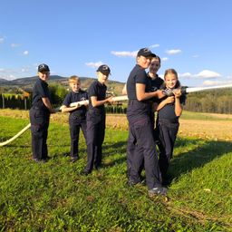 Bild enthält, Field, Grass, People, Person, Adult, Male, Man, Photography, Female, Woman