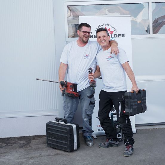 Bild enthält, Pants, Person, Photography, Portrait, Shoe, Jeans, Power Drill, T-Shirt, People, Sunglasses