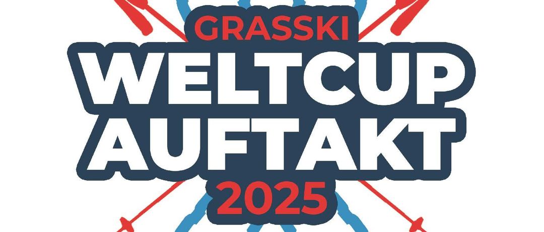 Plakat für den Grasski Weltcup Auftak im Jahr 2025. Es zeigt das Logo mit Skiern und Stöcken und die Veranstaltungstermine für Samstag Super G und Sonntag Riesentorlauf.