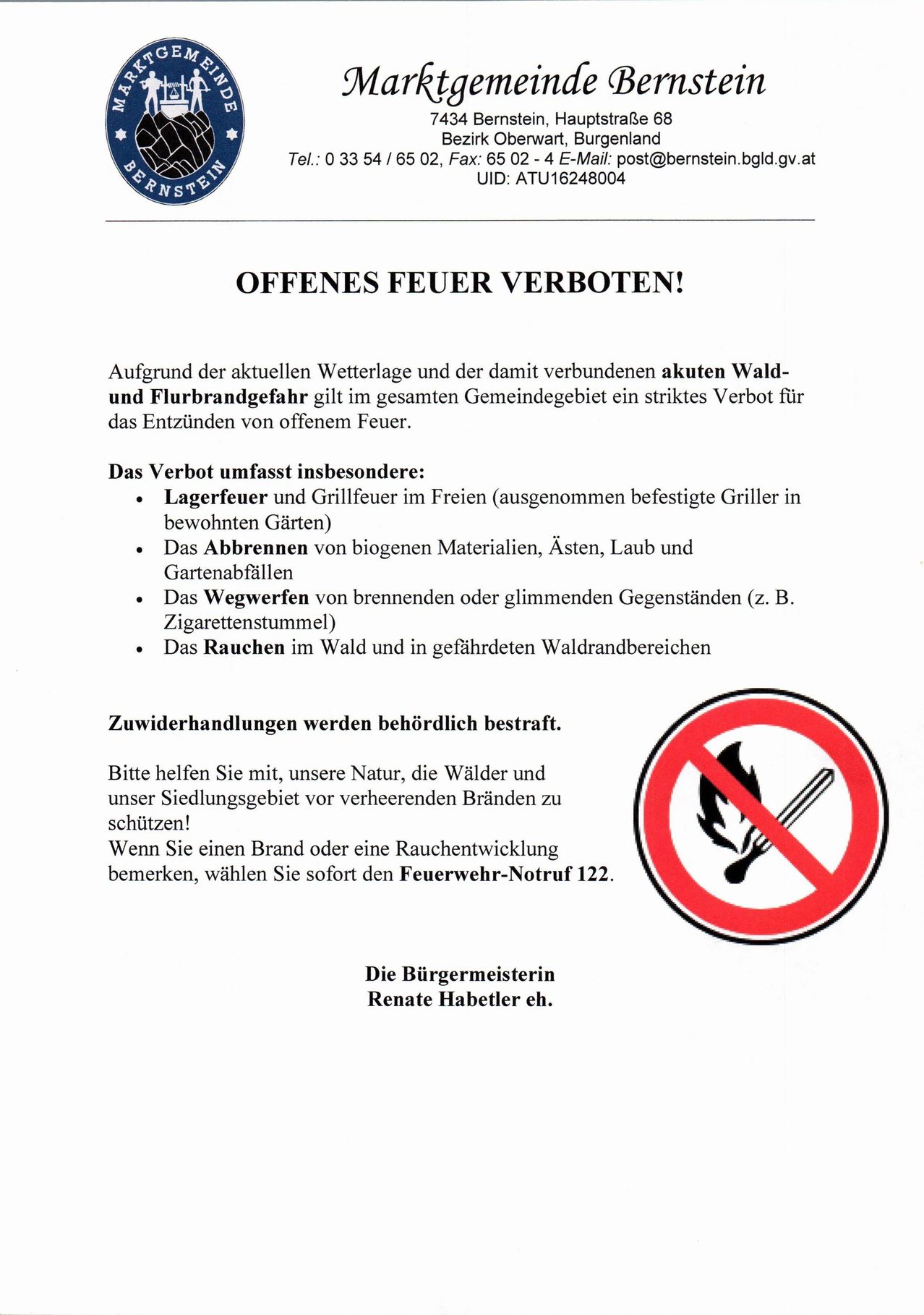 Ein offizieller Hinweis verbietet offenes Feuer aufgrund der aktuellen Wetterbedingungen und der damit verbundenen akuten Wald- und Flurbrandgefahr. Das Verbot umfasst Lagerfeuer, Grillen, das Verbrennen von organischem Material und Rauchen in Wäldern und ausgewiesenen Bereichen. Zuwiderhandlungen werden offiziell bestraft.