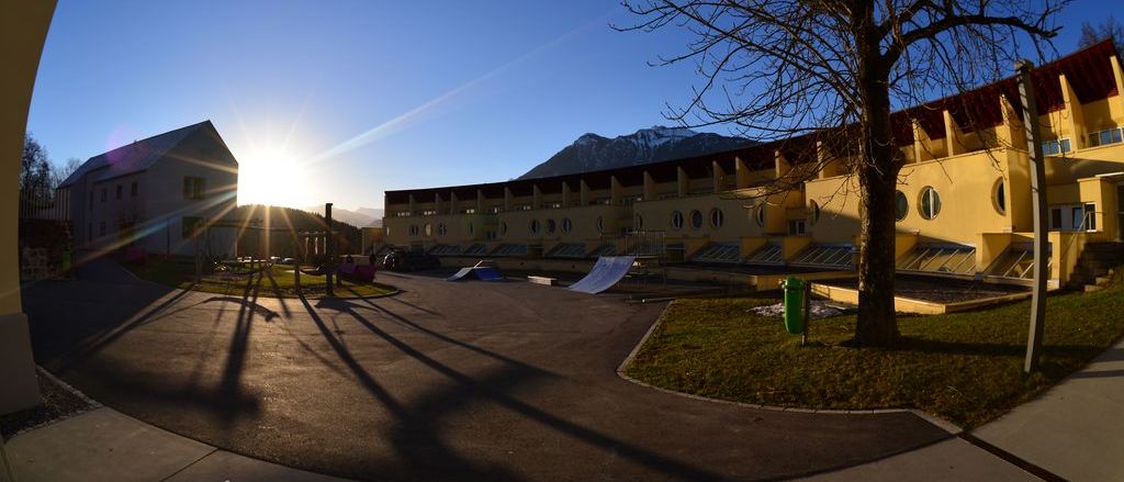 Bild enthält, Photography, Neighborhood, Building, City, Hotel, Sky, Villa, Condo, Suburb, Sun