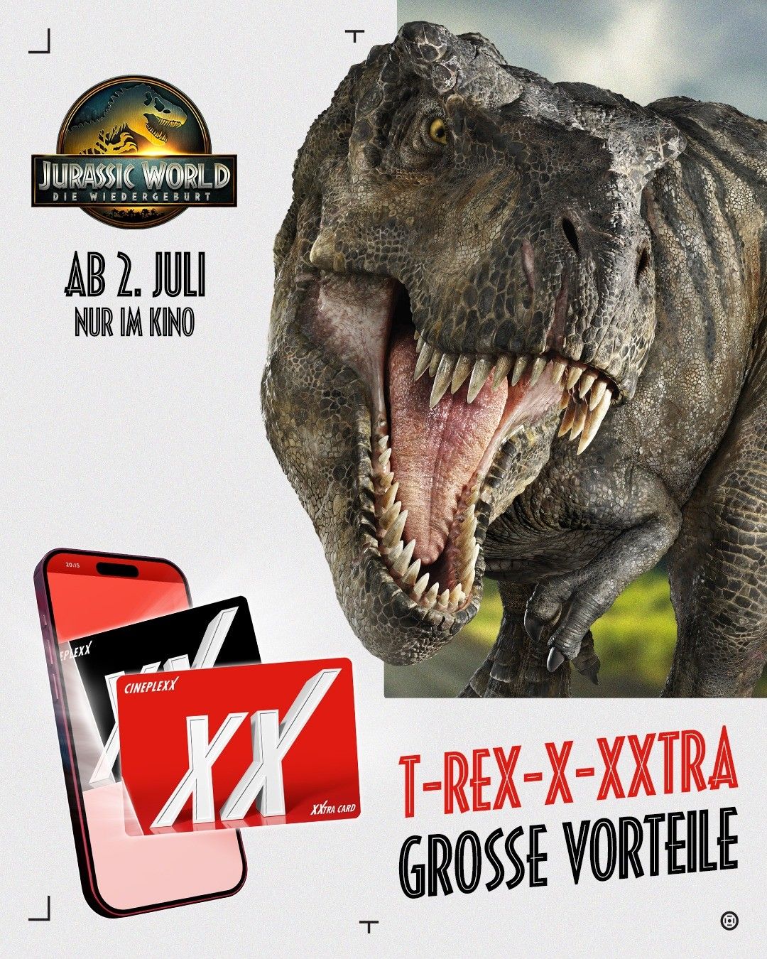 Filmplakat für Jurassic World: Die Wiedergeburt. Ein brüllender T-Rex mit offenem Maul. Text: Ab 2. Juli nur im Kino. Aktionskarten für Cineplexx-Kino.