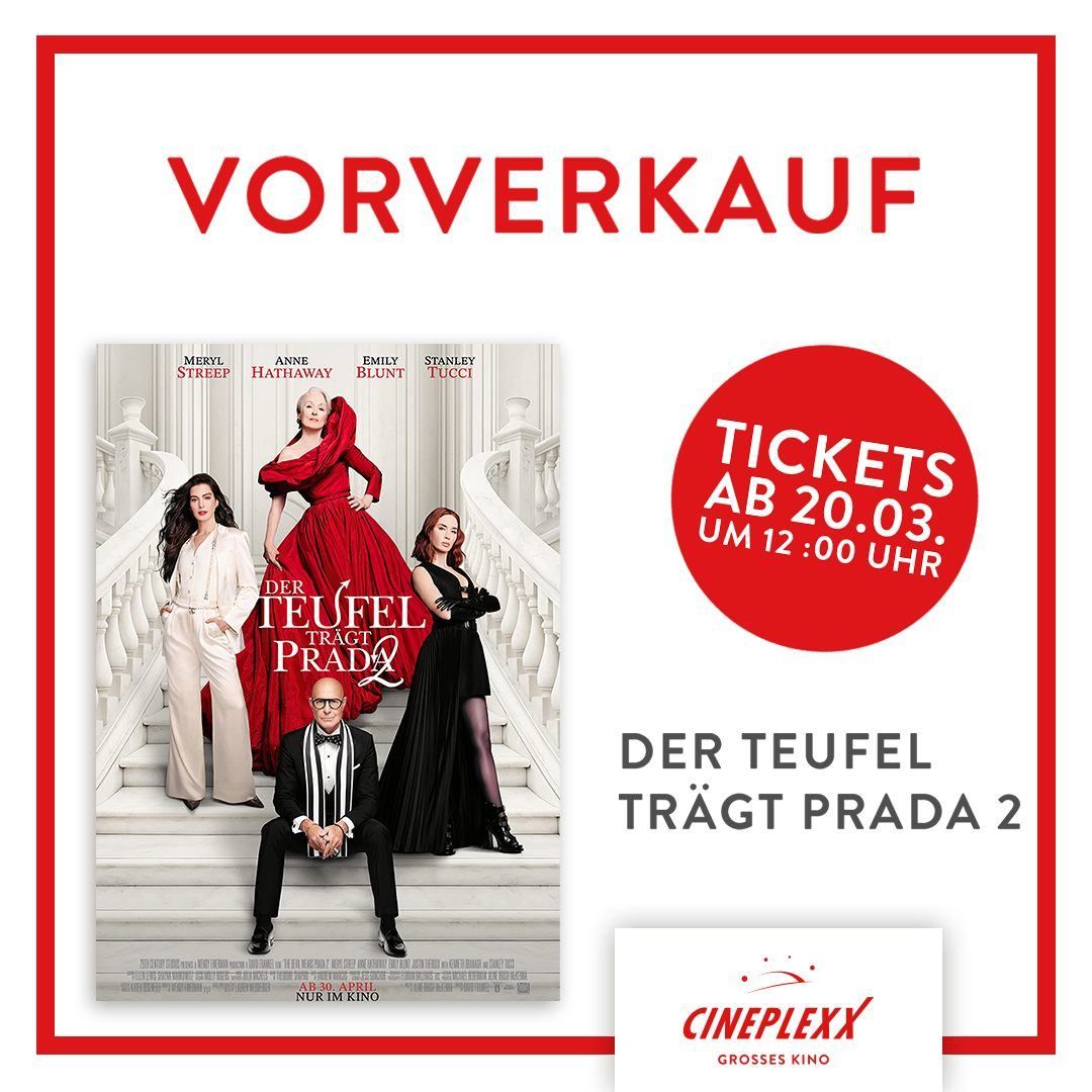 Filmplakat mit vier Schauspielern, zwei Frauen und zwei Männern, die auf einer Treppe stehen. Der Film trägt den Titel "Der Teufel trägt Prada 2." Tickets ab 20. März um 12:00 Uhr erhältlich.
