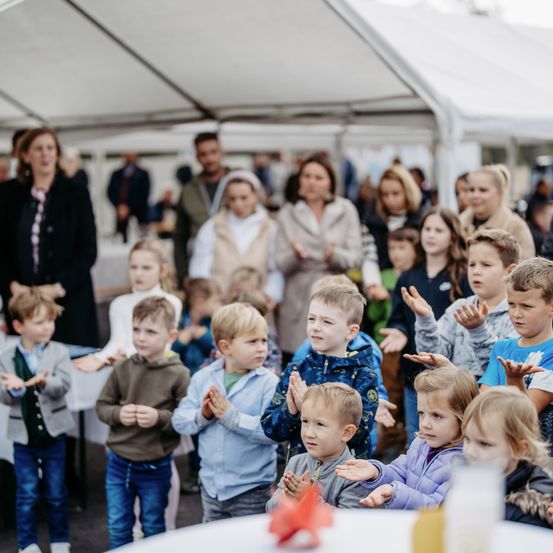People, Person, Adult, Female, Woman, Boy, Child, Male, Face, Jeans
