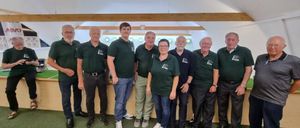 Bild enthält, People, Person, Groupshot, Adult, Male, Man, Clothing, Pants, Face, Head