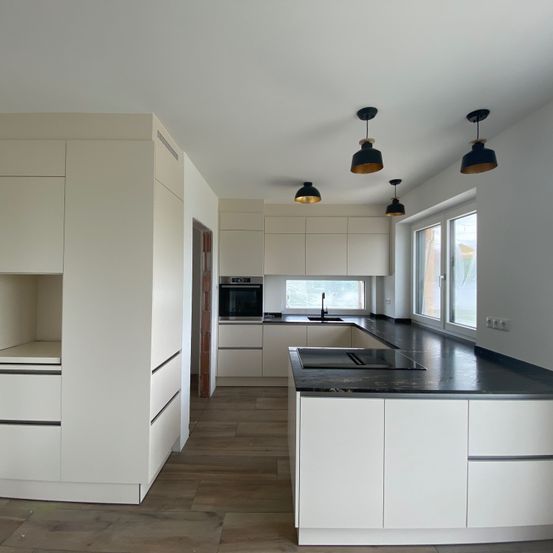 Bild enthält, Indoors, Interior Design, Kitchen, Floor, Kitchen Island