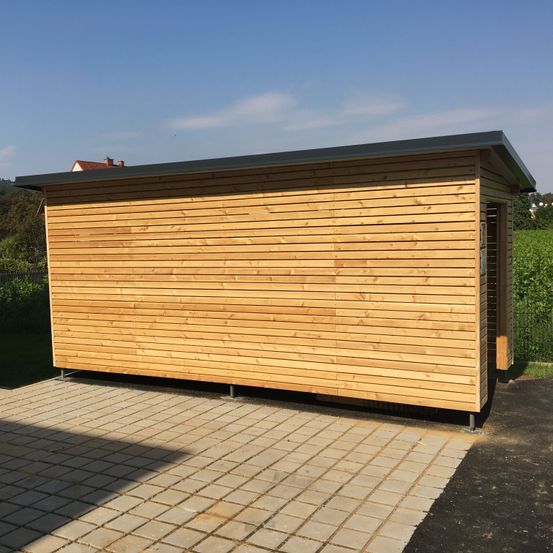 Bild enthält, Indoors, Interior Design, Garage, Wood, Gate