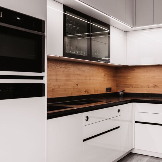 Bild enthält, Indoors, Interior Design, Kitchen, Device