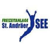 Das Logo von Freizeitanlage St. Andräer See zeigt eine blaue Silhouette einer springenden Person. Der Text 'Freizeitanlage' und 'St. Andräer See' sind in fetter grüner und blauer Schrift dargestellt.