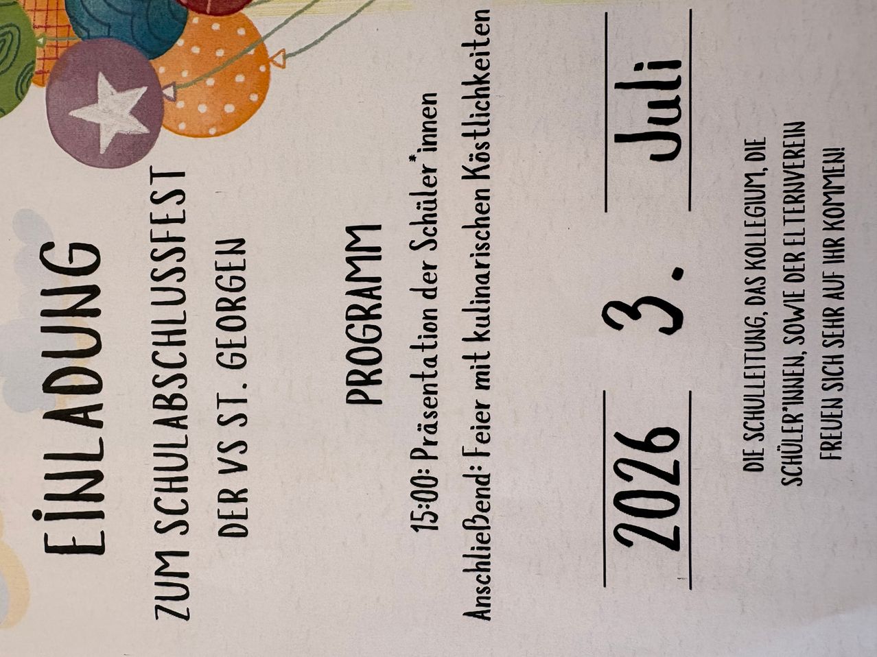 Ein Dokument zeigt ein Schulfestprogramm mit dem Datum 3. Juli 2026. Es erwähnt eine kulinarische Präsentation von Schülern und eine Abschlussfeier.