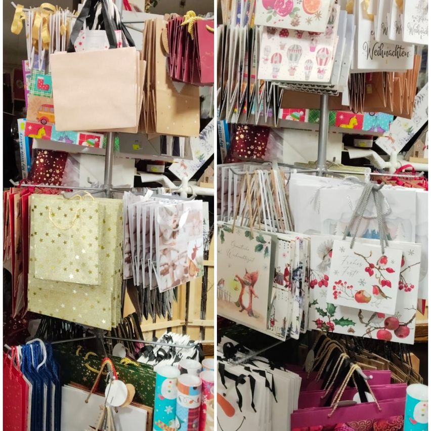 Ein Geschäft mit einer Vielzahl von Geschenktüten und Karten. Das linke Bild zeigt Tüten in Farben wie Pink, Grün und Braun. Das rechte Bild zeigt Tüten in Weiß, Pink und anderen Farben. Beide Seiten haben eine Vielzahl von Geschenkkarten.
