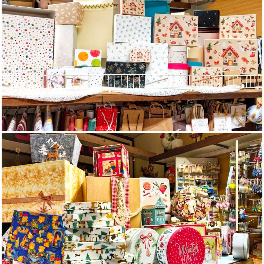 Zwei Bilder eines Ladens voller bunter Geschenkboxen und Dekorationsartikel, eines mit Geschenken in einem Korb und das andere mit gestapelten Boxen und verschiedenen Dekorationen.
