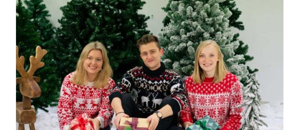 Bild enthält, Person, Photography, Portrait, Tree, Adult, Female, Woman, Text, People, Outdoors