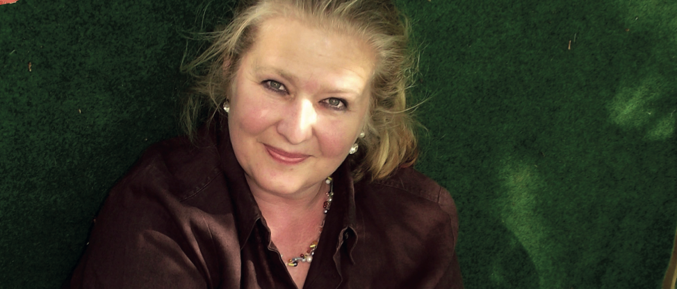 Bild enthält, Adult, Female, Person, Woman, Coat, Face, Photography, Portrait, Jacket, Accessories