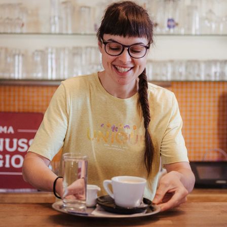 Bild enthält, Coffee, Coffee Cup, Cup, Glasses, Indoors