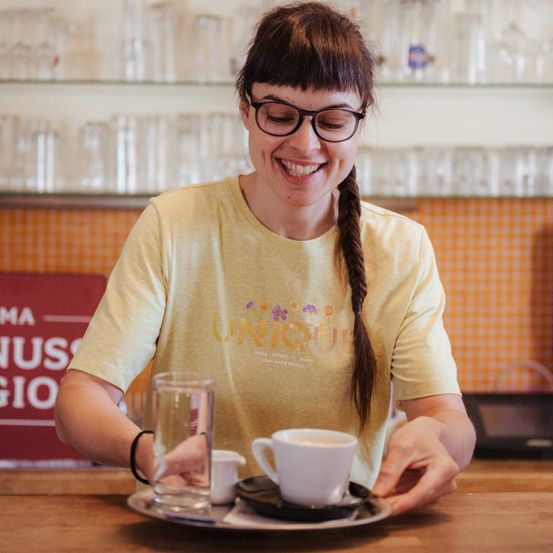 Bild enthält, Coffee, Coffee Cup, Cup, Glasses, Indoors