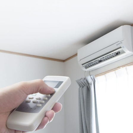 Bild enthält, Electronics, Remote Control, Pill, Air Conditioner, Appliance, Device, Electrical Device