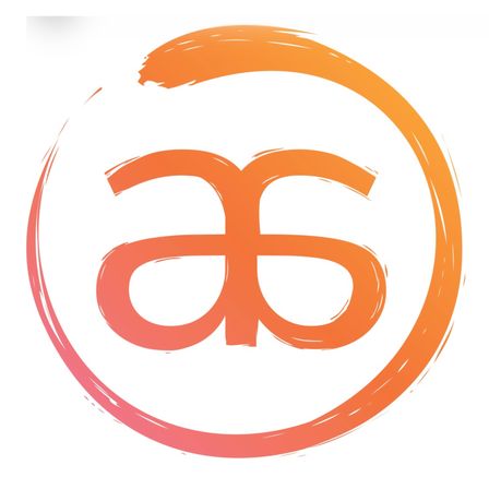 Das Bild zeigt ein kreisförmiges Logo mit einem stilisierten 'AS' in Orange und Rot. Das Design ist schlicht, mit einem Pinselstrich-Effekt, der ihm ein handgezeichnetes Aussehen verleiht.