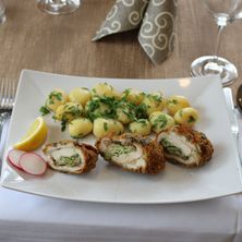 Bild enthält, Cutlery, Food, Food Presentation, Meal, Lunch, Fork, Spoon, Plate, Dish, Knife