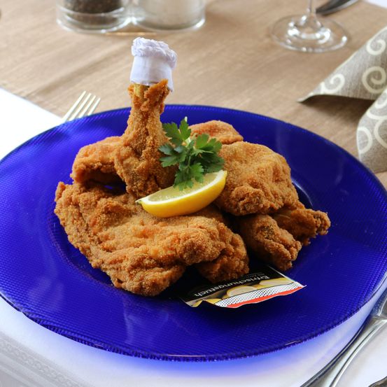 Bild enthält, Cutlery, Food, Fried Chicken, Plate, Spoon, Food Presentation, Fork, Meal
