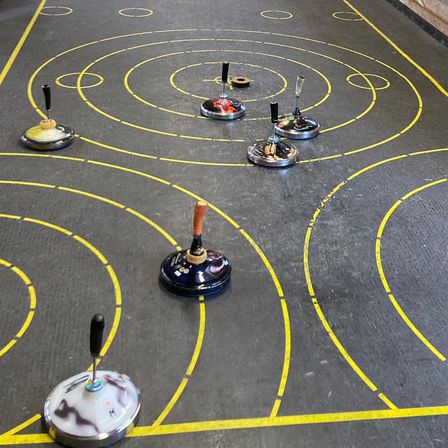 Bild enthält, Urban, City, Person, Downtown, Head