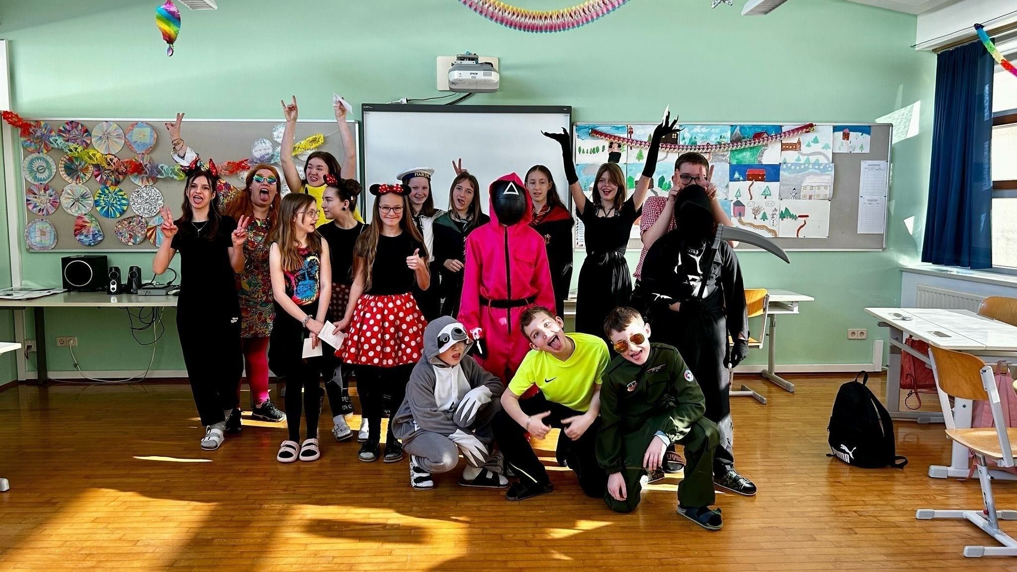 Groupshot, Person, Skirt, Adult, Female, Woman, Boy, Child, Male, Celebrating
