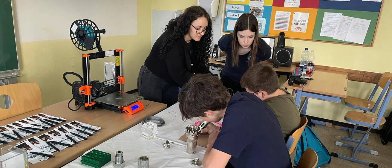 Adult, Female, Person, Woman, Laboratory, Student, Male, Man, Face, Workshop