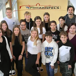 People, Person, T-Shirt, Groupshot, Pants, Adult, Female, Woman, Boy, Child