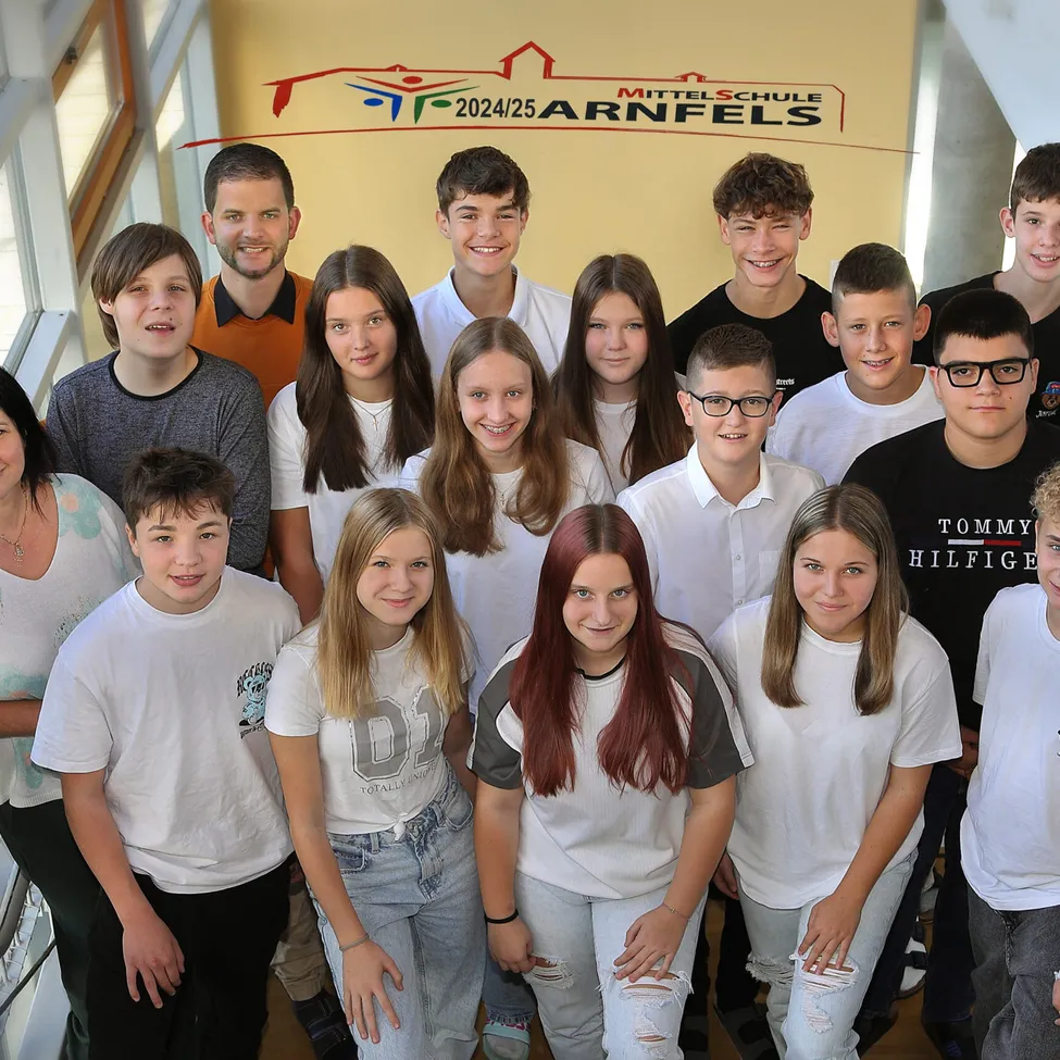 People, Person, T-Shirt, Groupshot, Adult, Female, Woman, Boy, Male, Teen