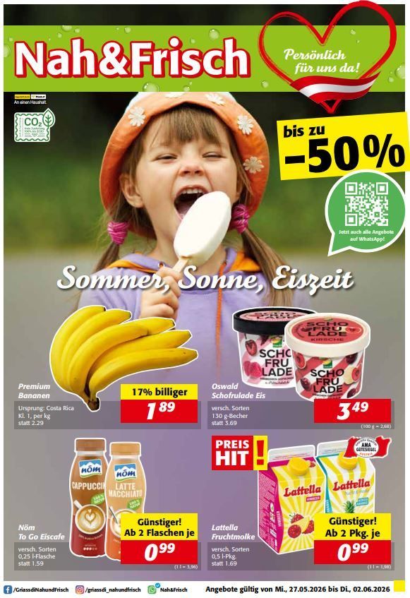 Die Werbung für Nah&Frisch zeigt ein junges Mädchen, das einen Eisbecher mit Bananen genießt. Es hebt Rabatte bis zu 50% auf verschiedene Produkte wie Fruchteis, Bananen und Fruchtgetränke hervor.