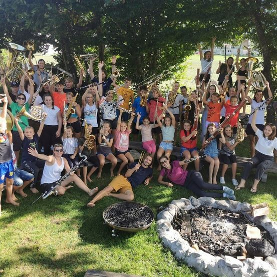 Bild enthält, Grass, Park, Summer, People, Tree, Photography, Portrait, Backyard, Vegetation, Grove
