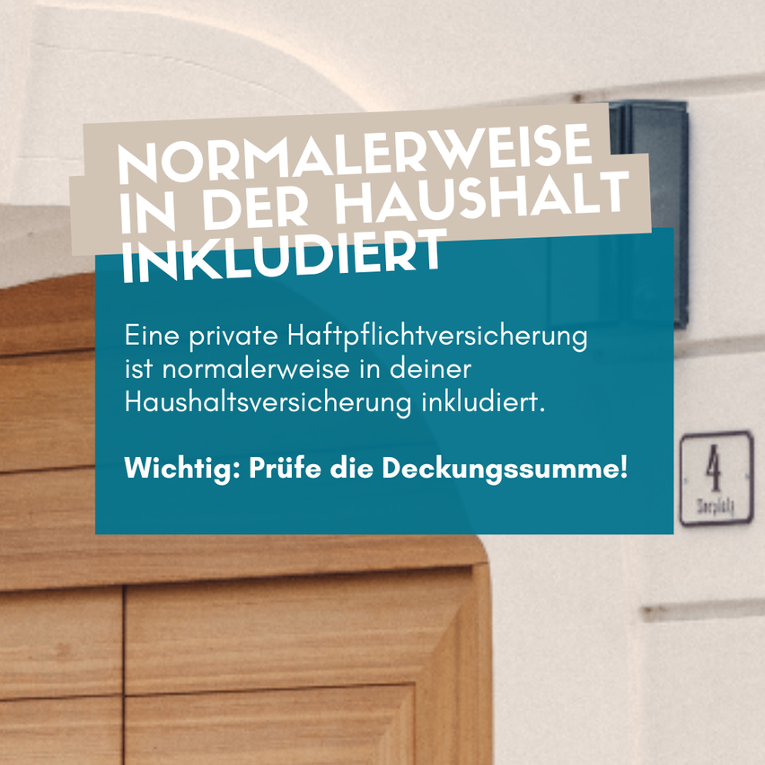 Ein blau-weißes Informationsposter über private Haftpflichtversicherung. Es hebt hervor, dass sie normalerweise in der Haushaltsversicherung enthalten ist. Es weist auch darauf hin, den Deckungsbetrag zu überprüfen.