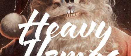 Plakat einer festlichen Veranstaltung mit einem als Weihnachtsmann verkleideten Schädel in einem Weihnachtsmannhut, der ein Geschenk hält. Datum: 20.12.2025. Ort: Kulturhaus ULZ.