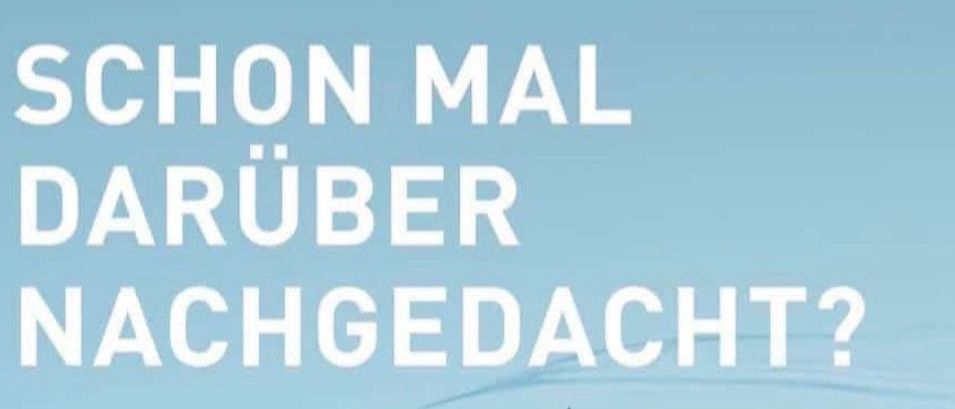 Ein blau-weißes Banner mit den Worten 'SCHON MAL DARÜBER NACHGEDACHT?' über einem wasserähnlichen Hintergrund, mit einem 'ENJO'-Produktetikett. Darunter 'ENJO-REINIGEN NUR MIT WASSER' und ein Website-Link.