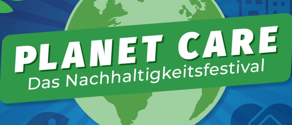 Plakat für Planet Care, ein Nachhaltigkeitsfestival in Baden. Termine: 13. und 14. Juni. Orte: Hauptplatz und Kurpark. Mit einer Erdkugel, Fischen und Gebäuden.
