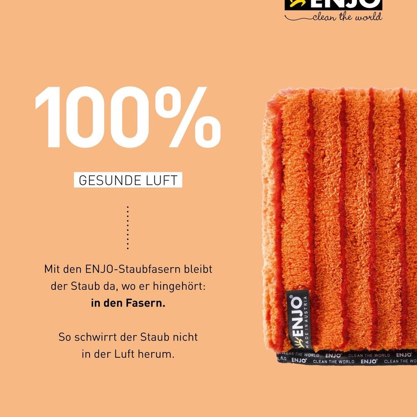 Ein orangefarbenes Poster mit dem Slogan '100% Gesunde Luft'. Es zeigt ein orangefarbenes Mikrofasertuch mit einem Etikett, das 'ENJO' liest.