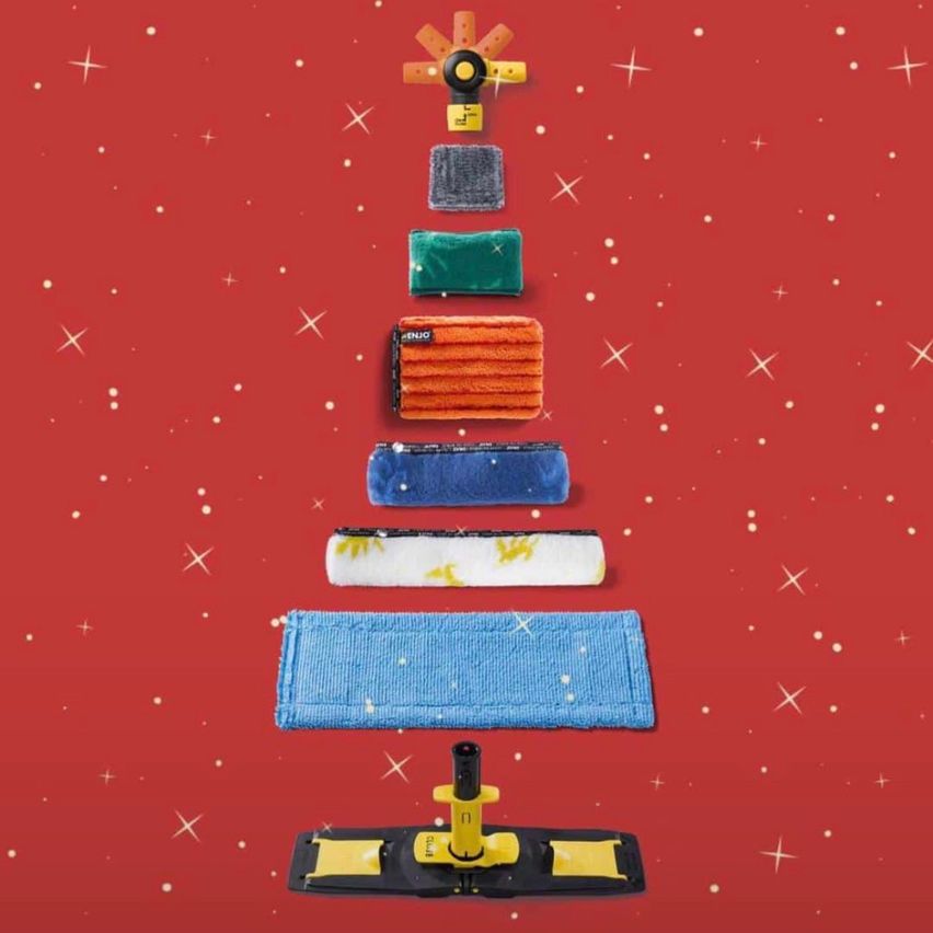 Eine Weihnachtsbaum aus verschiedenen Reinigungsmops, auf rotem Hintergrund mit weißen Sternen angeordnet.