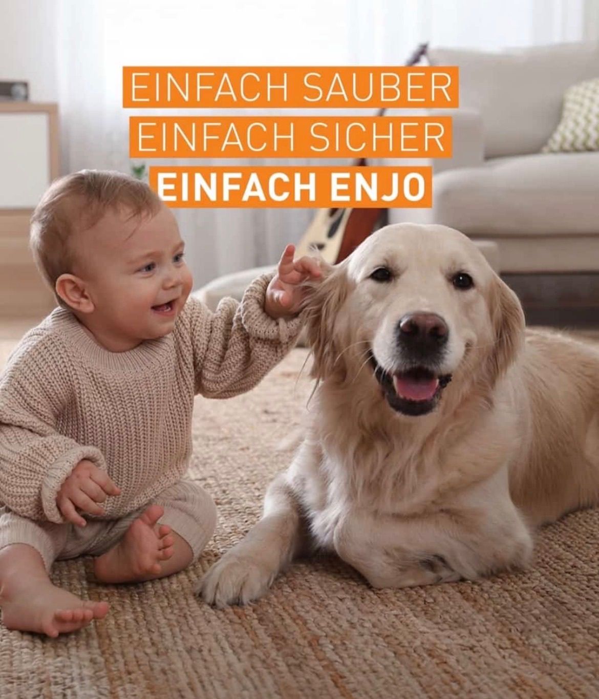 Ein Baby spielt mit einem goldenen Retriever auf einem Teppich. Der Text lautet 'Einfach Sauber Einfach Sicher Einfach Enjo'.