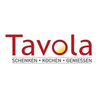 Das Tavola Logo zeigt den Schriftzug Tavola in fetten roten Buchstaben mit einem gelben Kreis in der Mitte. Unter dem Wort Tavola sind die Worte 'schenken, kochen, geniessen' in kleineren roten Buchstaben geschrieben.