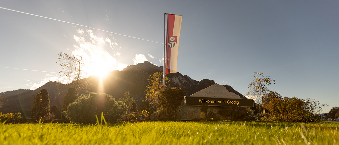 Bild enthält, Field, Grassland, Nature, Outdoors, Grass, Flare, Sunlight, Countryside, Meadow, Shelter