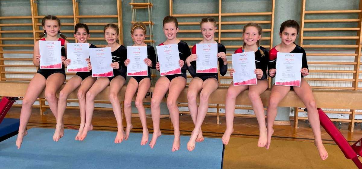 Bild enthält, Athlete, Person, Gymnast, Child, Female, Girl, Boy, Male, Adult, Woman