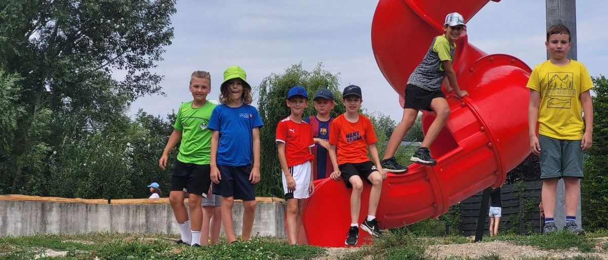 Bild enthält, Park, Shorts, Boy, Child, Male, Person, Baseball Cap, People, T-Shirt, Shoe