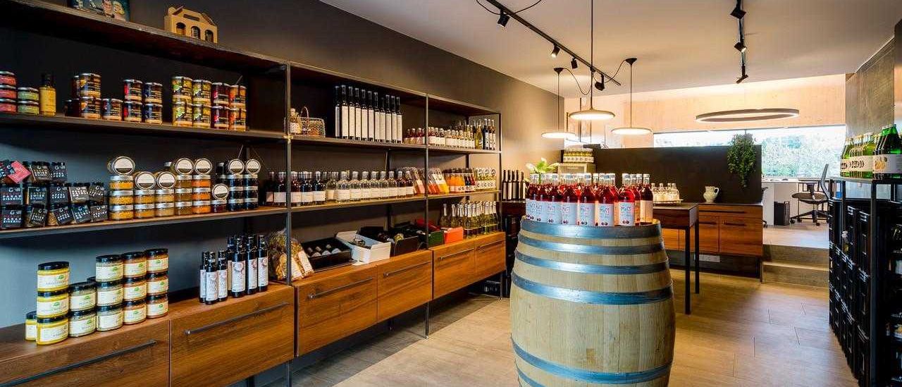 Bild enthält, Building, Shelf, Shop, Indoors, Grocery Store, Chair, Market