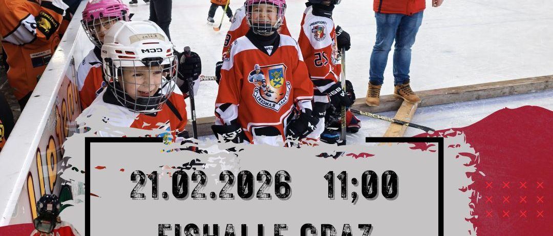 Plakat für ein Jugend-Eishockey-Event. Es zeigt Kinder in Eishockey-Ausrüstung mit Helmen, die auf einer Eisbahn skaten. Datum und Ort sind angegeben.