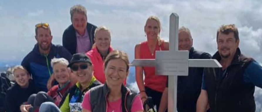 Bild enthält, Cross, Rock, Hiking, Person, Adult, Male, Man, Peak, People, Wilderness