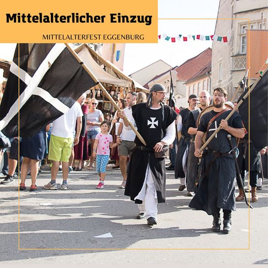 Bild enthält, People, Person, City, Road, Street, Adult, Female, Woman, Child, Girl